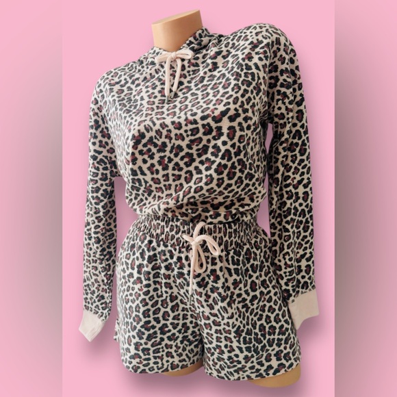 Victoria’s Secret Lounge Set Hoodie & Short Sleepwear Cheetah M - Picture 1 of 7
